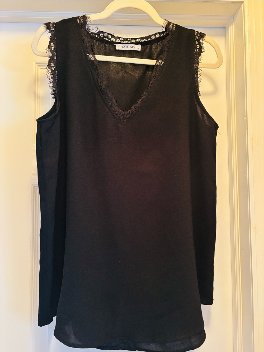 Gently used, HARHAY Black Lace-Trim V-Neck Sleeveless Top 🖤